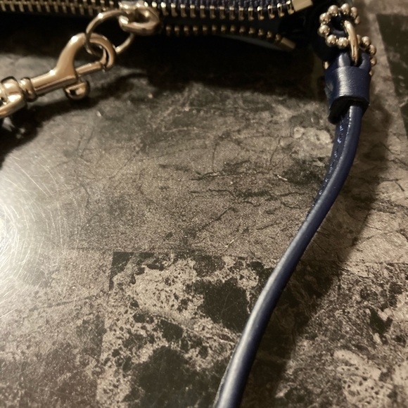 Coach wristlet. Authentic. White with blue polka dots - Picture 6 of 6